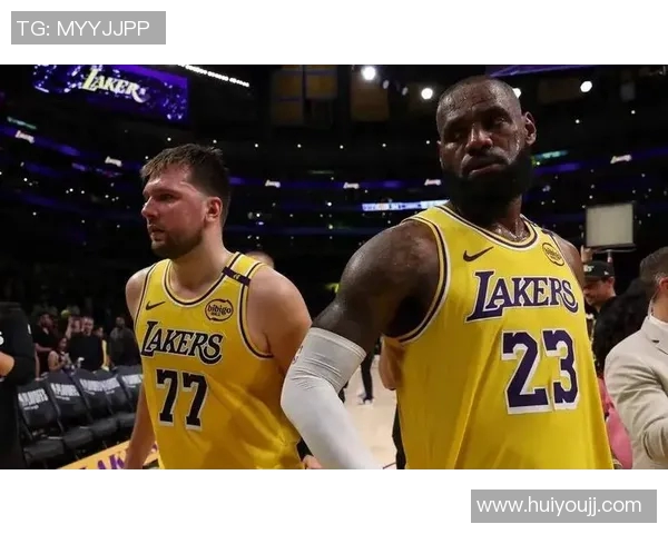 湖人经理透露续约詹姆斯事宜，球迷热议